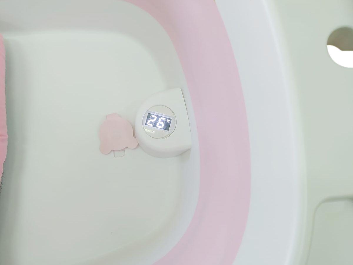 Silikonowa, składana wanienka dla niemowląt - różowa wbudowany termometr poduszka