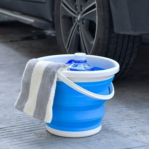 Silicone bucket 10L foldable - blue and white (with a lid)