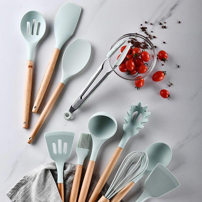 Kitchen utensils - a set of 11 elements - green