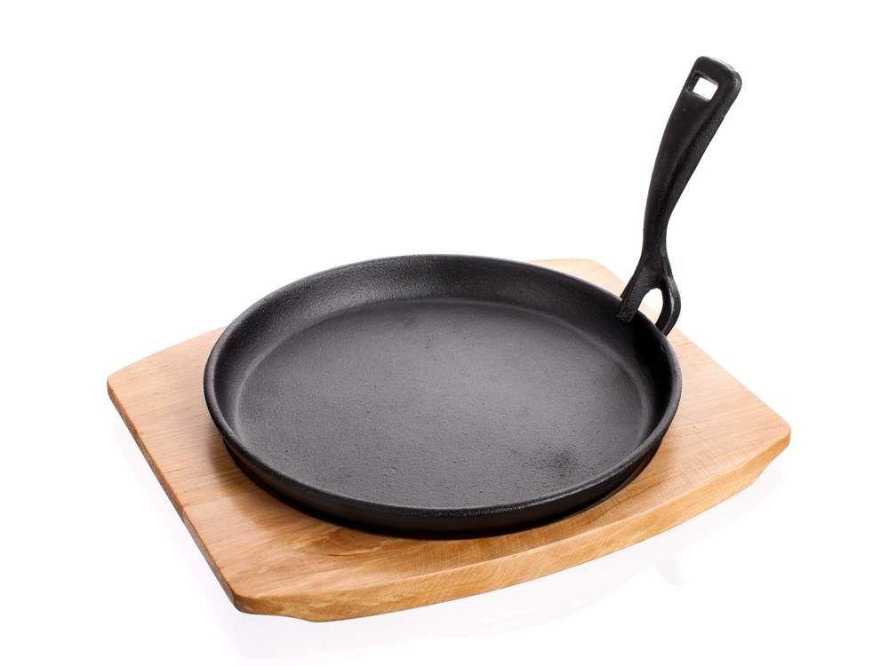 Cast iron frying pan with wooden board Grada 22cm