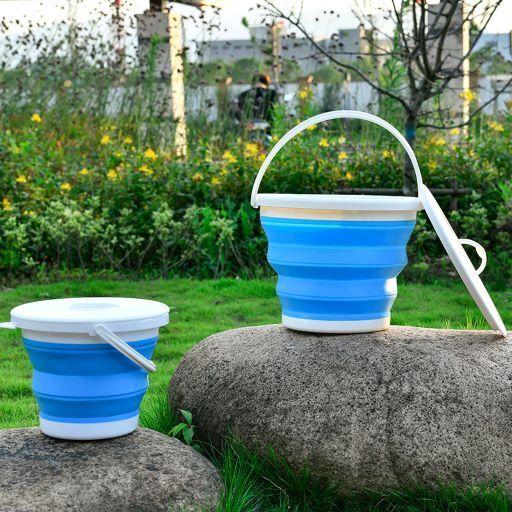 Silicone bucket 10L foldable - blue and white (with a lid)