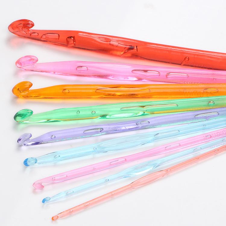 Set of 22 pieces of crochet hooks in a convenient case