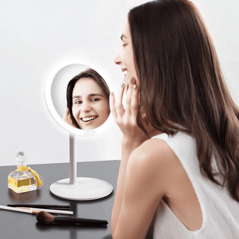 Lustro do makijażu Amiro z oświetleniem LED - białe
