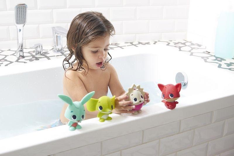 Set of colorful bath toys
