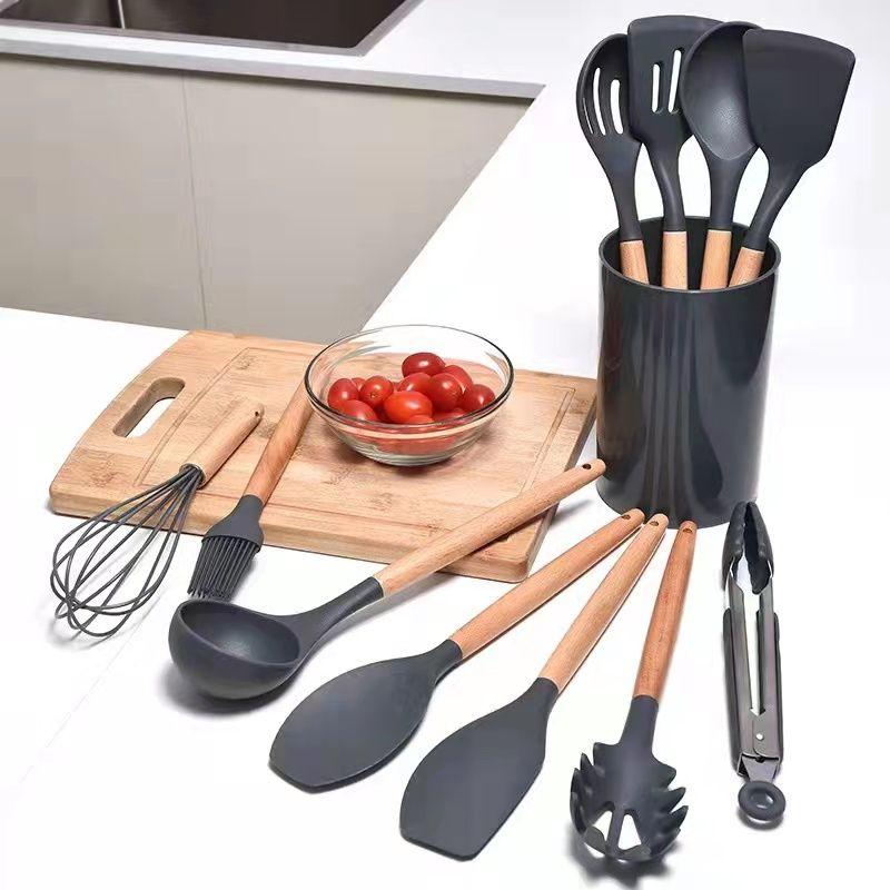 Kitchen utensils - a set of 11 elements - black