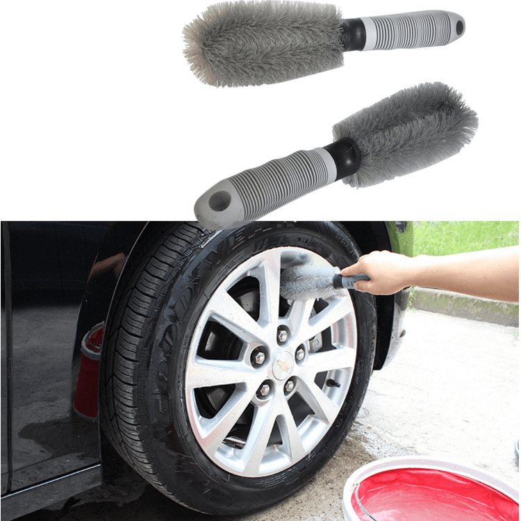 Brush for cleaning rims / wheels
