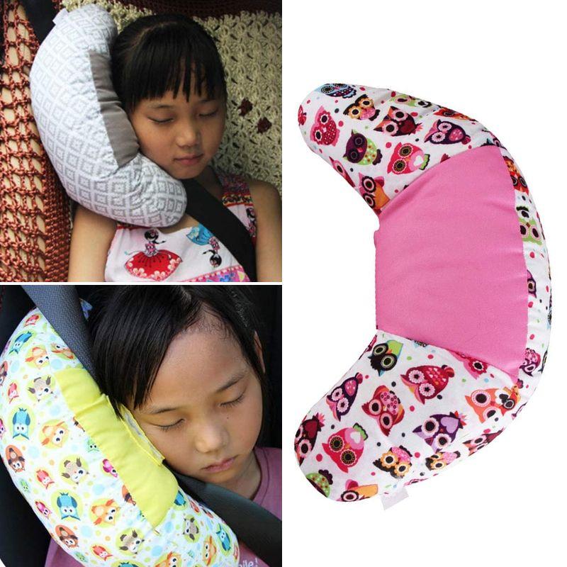 Contoured seat belt cushion for a child - pink