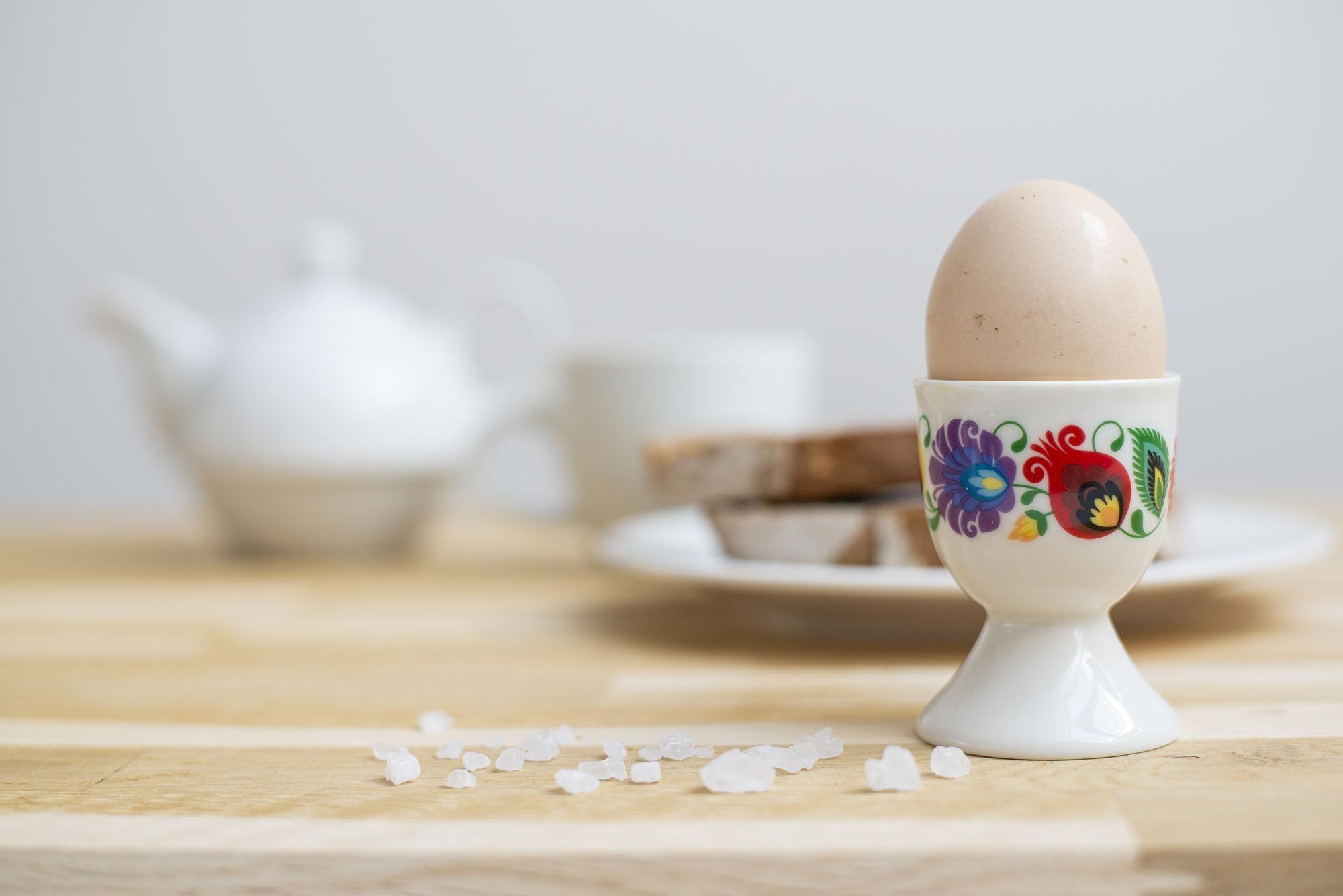 Egg cup FOLKSTAR wreath Łowicz white